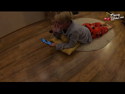 ❤️ Τρελή ξανθιά ρουφάει τεράστιο πουλί και χοροπηδάει πάνω του - πρωκτικό σεξ ❤❌ Πόρνο